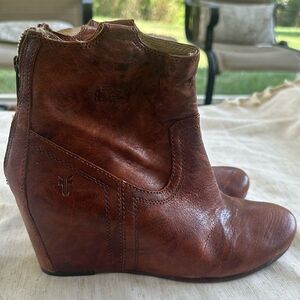 Frye Leather Carson Cognac Wedge Boots 9